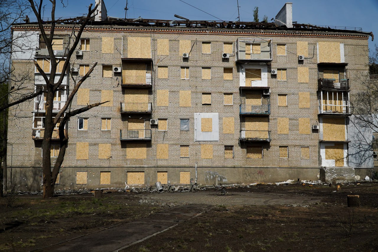 В Николаеве продолжают ликвидировать последствия обстрела 27 апреля