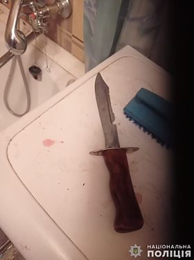 Нож, которым фигурант наносил удары. Фото: полиция в Николаевской области