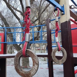 Children's playground in the Ship district of Mykolaiv as of January 2024, Photo: «NykVesty"