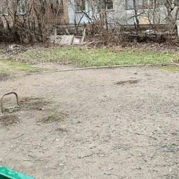 Николаевцы жалуются на поломанные скамейки и отсутствие места отдыха во дворе