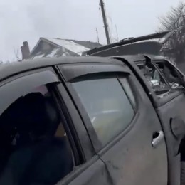 A Russian FPV drone hit the car of a volunteer who was distributing aid in Donetsk region. Screenshot from the video of Ukrainian Pravda
