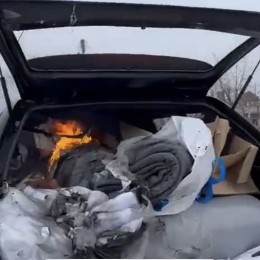 Російський FPV-дрон поцілив в авто волонтера, який роздавав допомогу на Донеччині. Скрін з відео Української правди