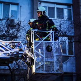 Вогнеборці оперативно ліквідували пожежу у багатоповерхівці у Миколаєві. Фото: ГУ ДСНС у Миколаївській області