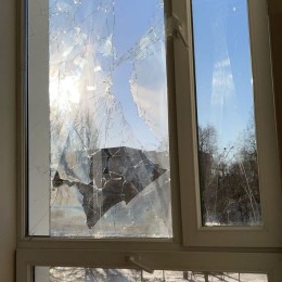 В результате российских обстрелов повреждено здание медицинского учреждения, Херсон. Фото: Роман Мрочко