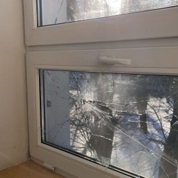 В результате российских обстрелов повреждено здание медицинского учреждения, Херсон. Фото: Роман Мрочко