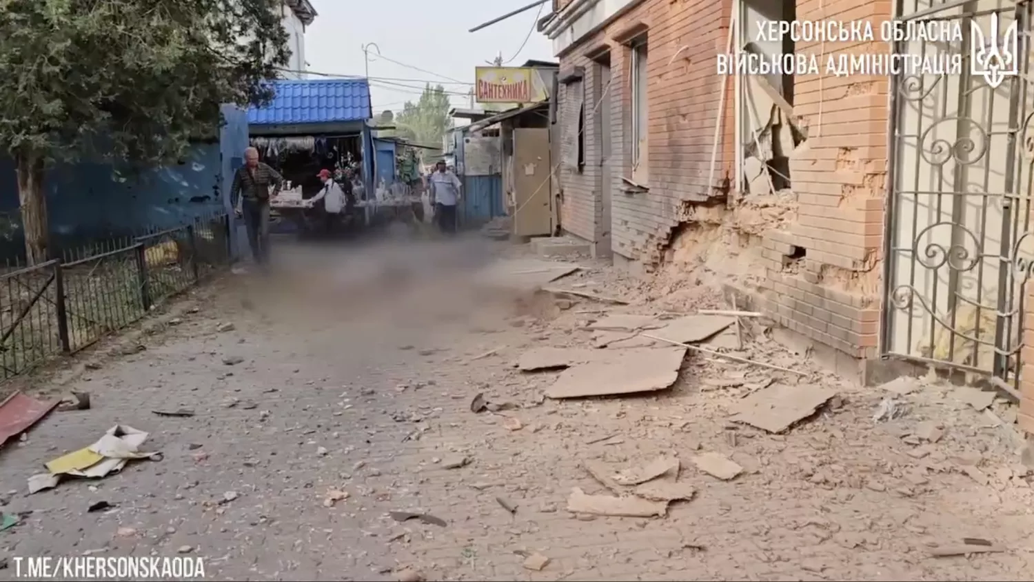 Росіяни обстріляли ринок у Херсоні. Скриншот з відео