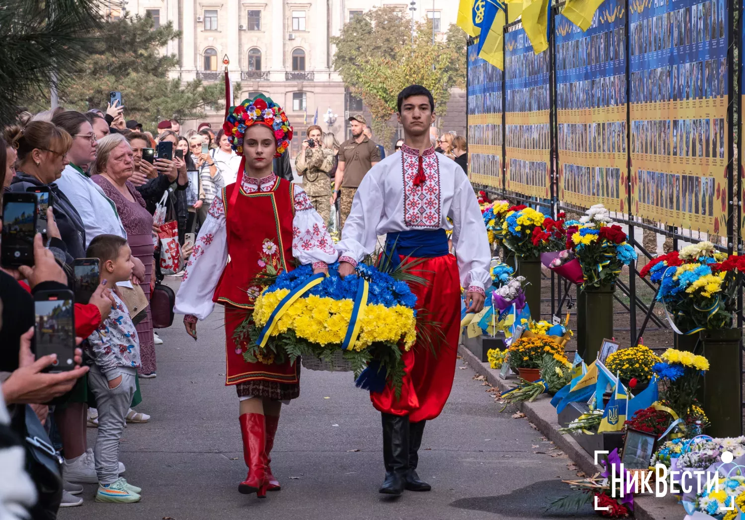 Родини загиблих військових відкрили Алею Слави у Миколаєві. Фото «МикВісті»