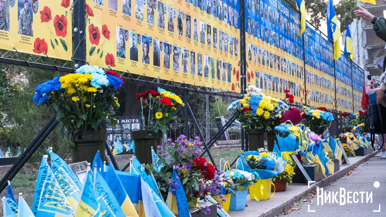 Семья погибших военных открыли Аллею Славы в Николаеве. Фото «НикВести»