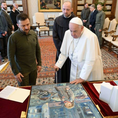 President Volodymyr Zelensky presented Pope Francis with the painting «Buchan Massacre: The Story of Marichka». Photo: Telegram