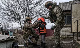 Евакуація дітей, фото: Національна поліція України