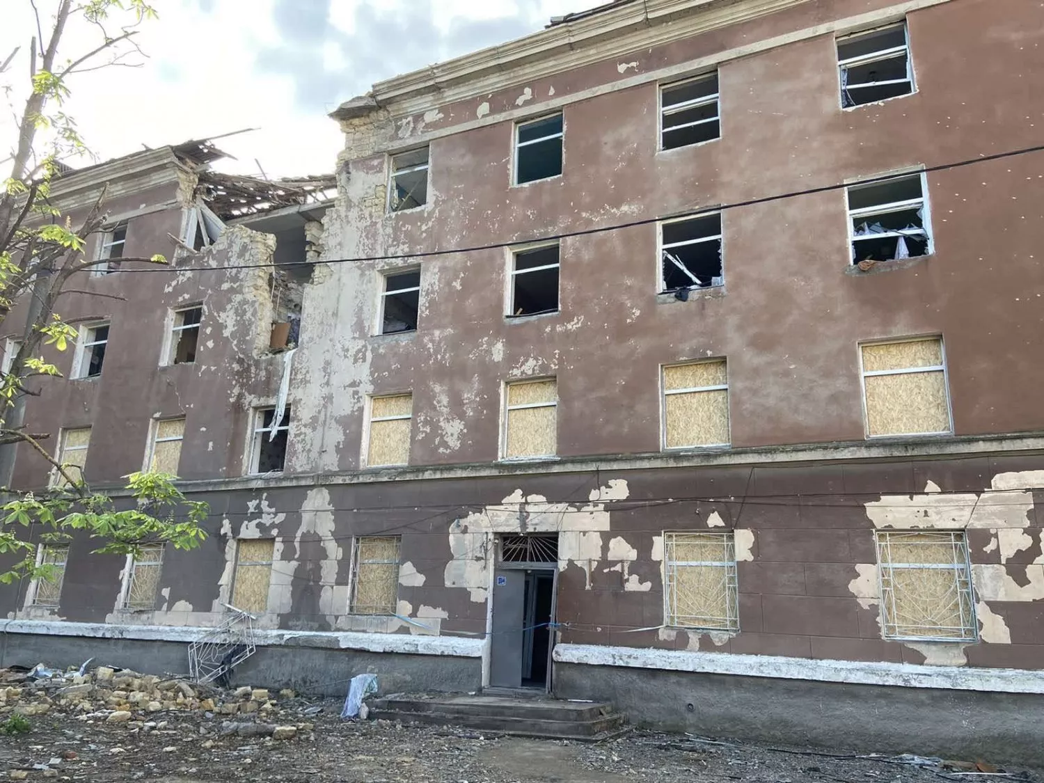 The destroyed building of the dormitory of the Vocational College of Physical Culture, October 2022, photo: National Fencing Federation of Ukraine