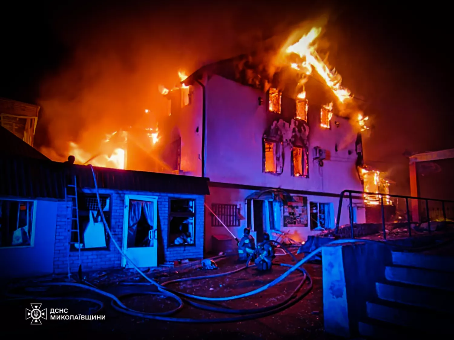 Consequences of the flight to Mykolaiv on October 15, photo: State Emergency Service of the Mykolaiv region