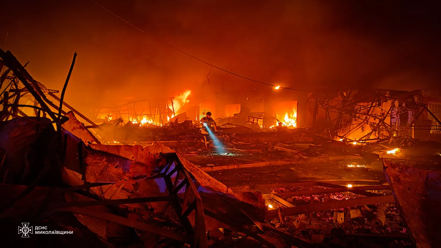 Последствия прилета по Николаеву 15 октября, фото: ГСЧС Николаевской области