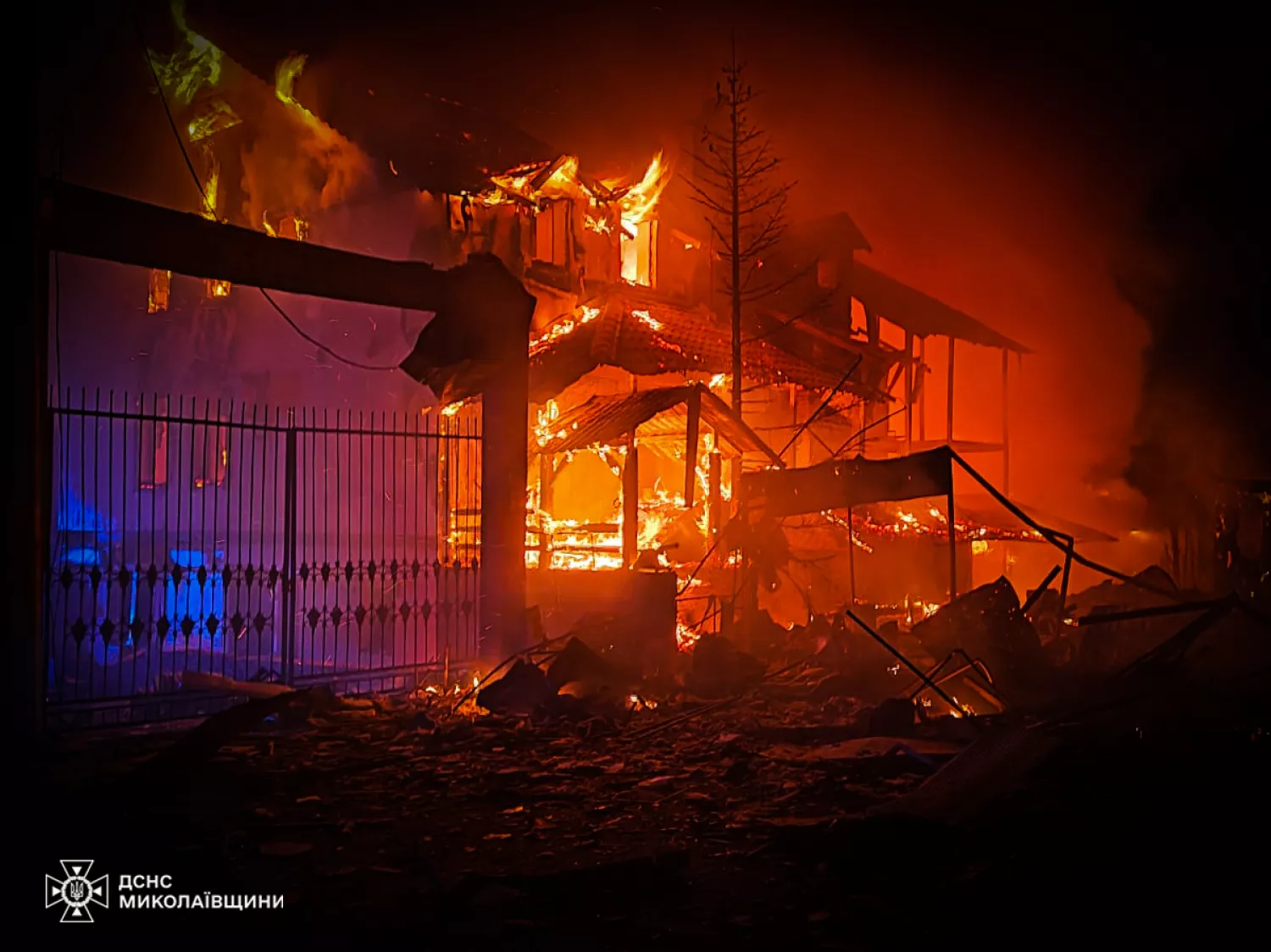 Consequences of the arrival in Mykolaiv on October 15, photo: State Emergency Service of the Mykolaiv region