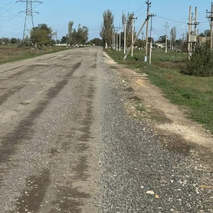 Potholes were covered with white stone. Photo: Oleksandra Matienko