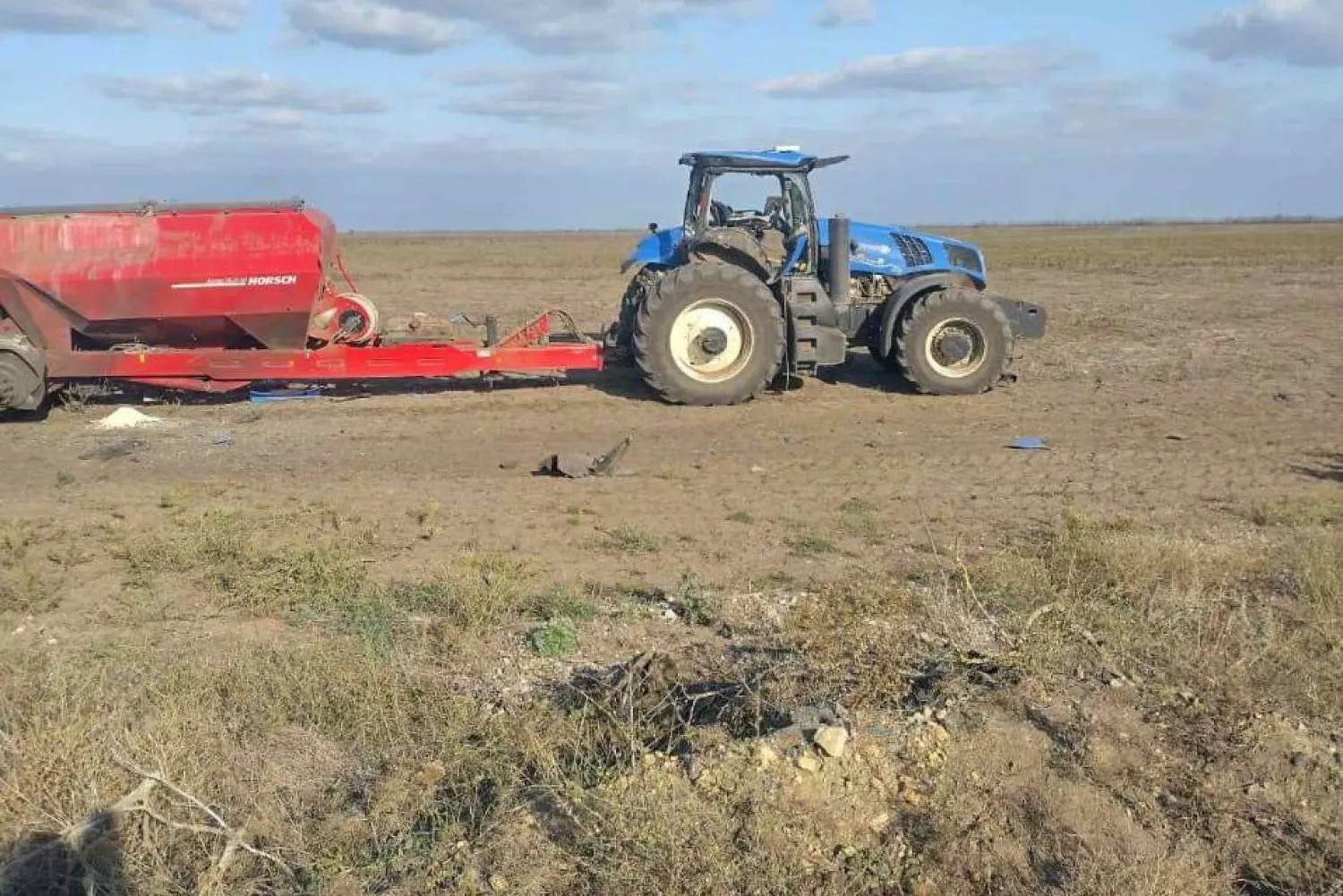 На Херсонщині в результаті детонації вибухівки постраждав тракторист. Фото: Херсонська ОВА