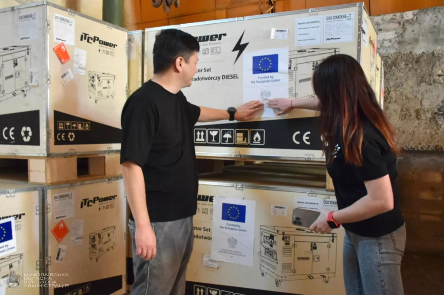 Vitaly Kim, the head of Mykolayiv OVA, took part in the transfer of generators, photo: OVA press service