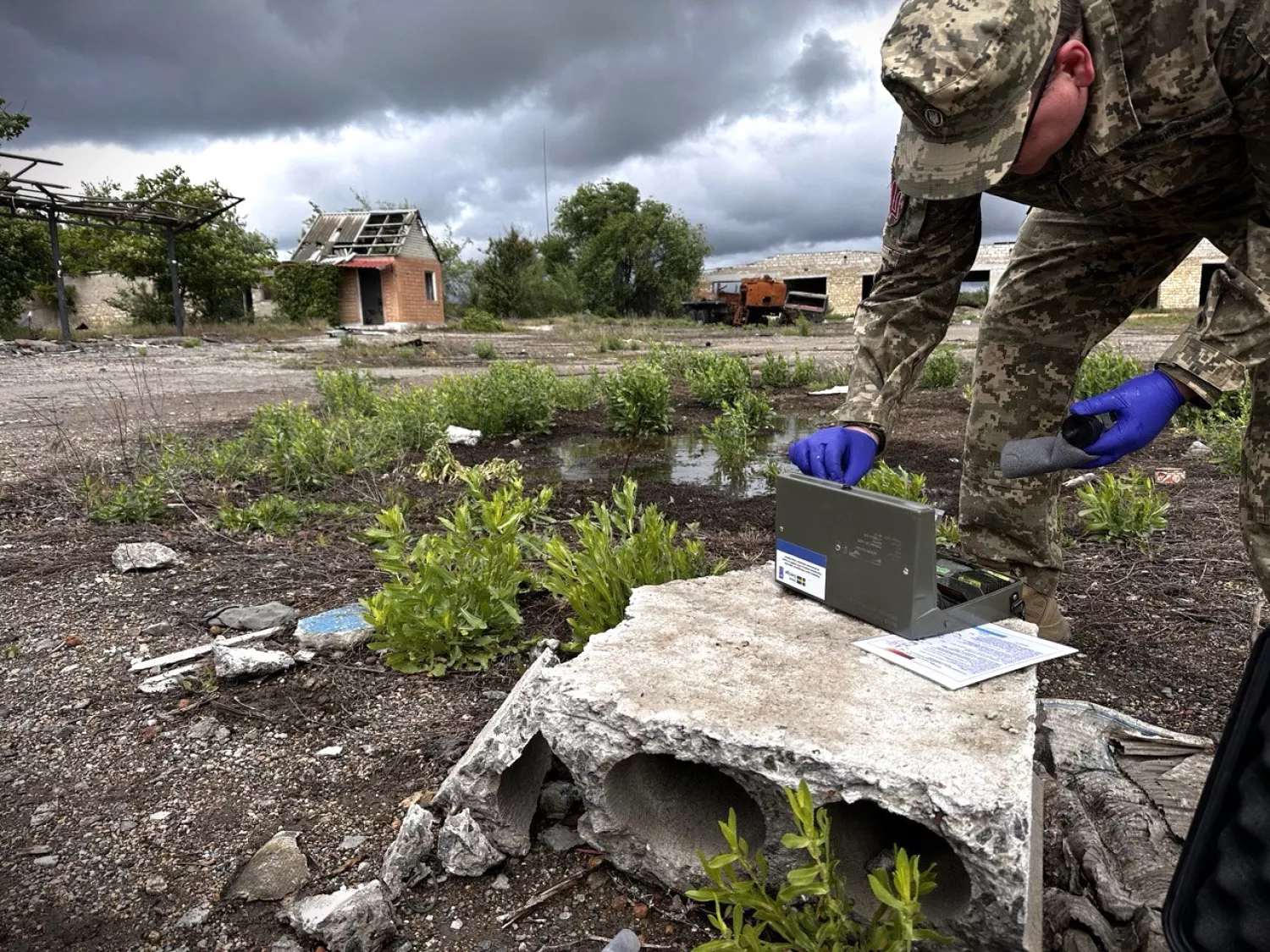 An increased content of dangerous substances was found in the de-occupied territories of the region. Photo: press service of the Ministry of Defense of Ukraine