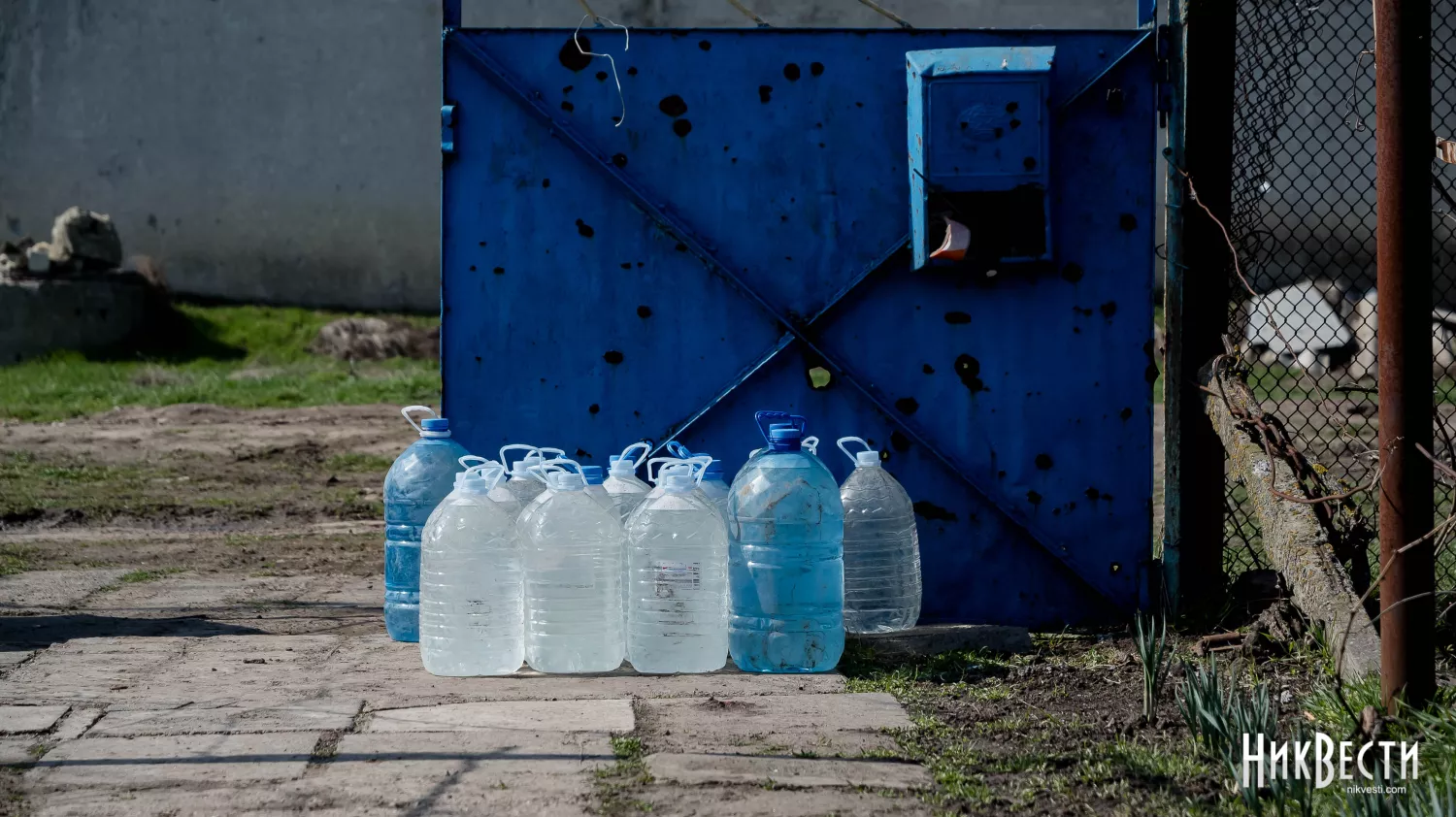 There is no water supply in Ternovy Pody. Photo: Serhiy Ovcharyshyn, «Nykvesti"