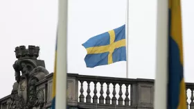 The flag of Sweden on the Rigsdag building in Stockholm, illustrative photo: Getty Images