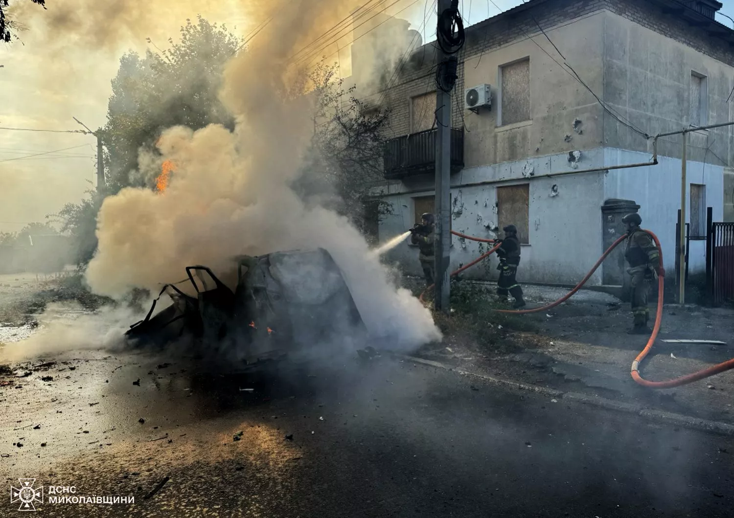 Fire in Ochakiv as a result of artillery shelling. Photo: State Emergency Service of Mykolaiv Oblast