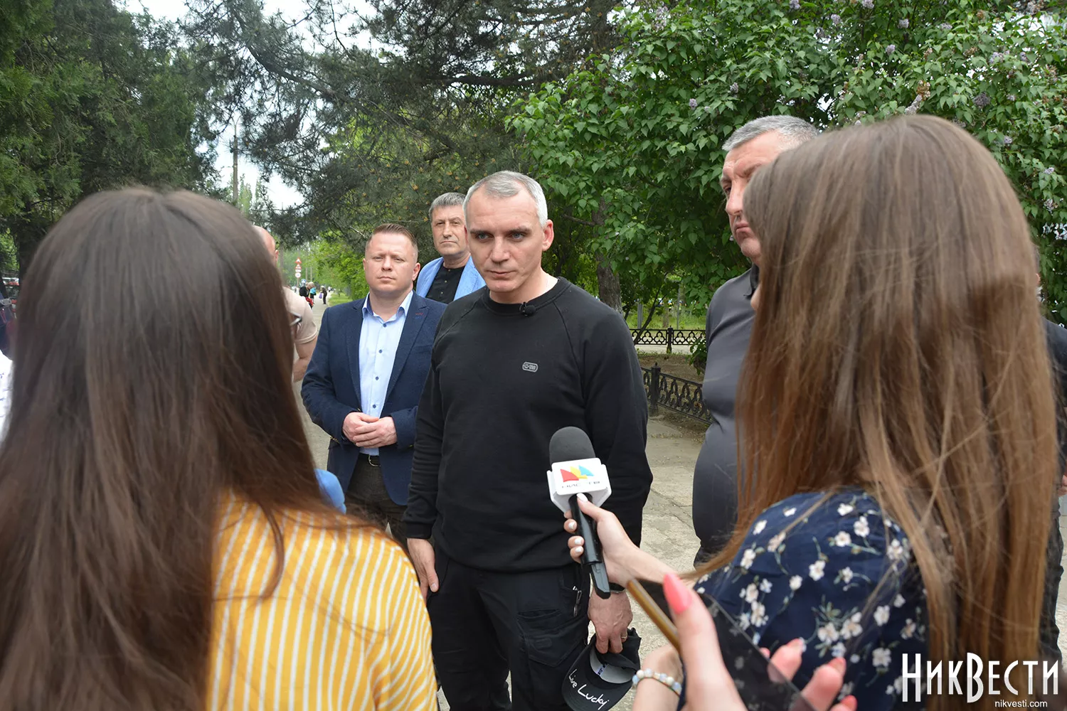 Mykolaiv journalists take a comment from the mayor Oleksandr Sienkevych. Archive photo: «NikVesti"