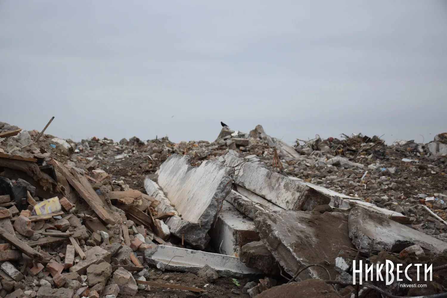 Demolition waste stored at the municipal landfill. Archive photo «NikVesti"