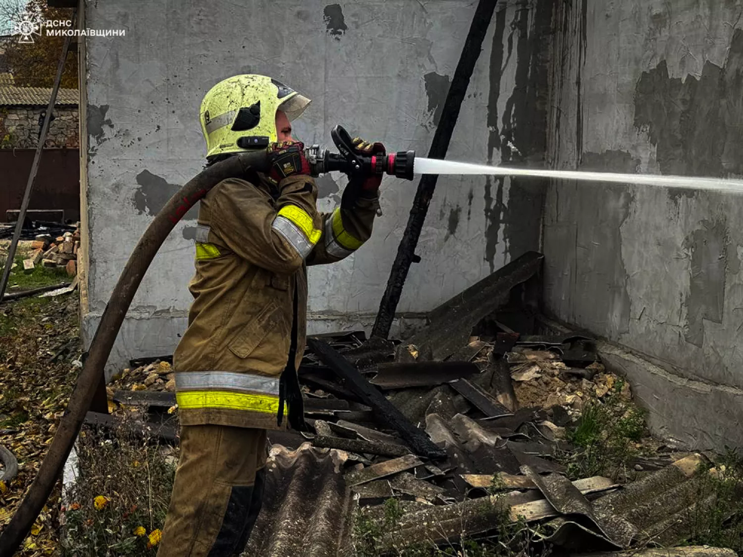 В Николаевской области загорелся дом. Фото: ГСЧС Николаевской области