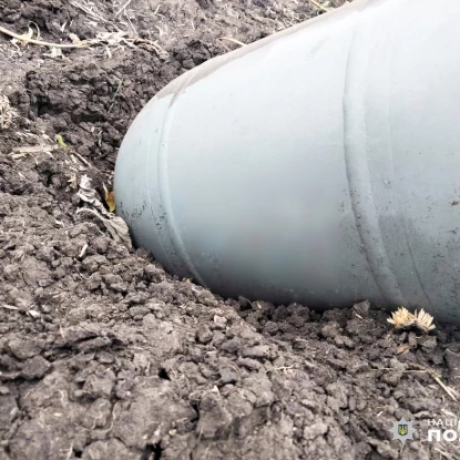 Вибухонебезпечний предмет, який знайшли у полі на Миколаївщині, фото: Нацполіція Миколаївської області