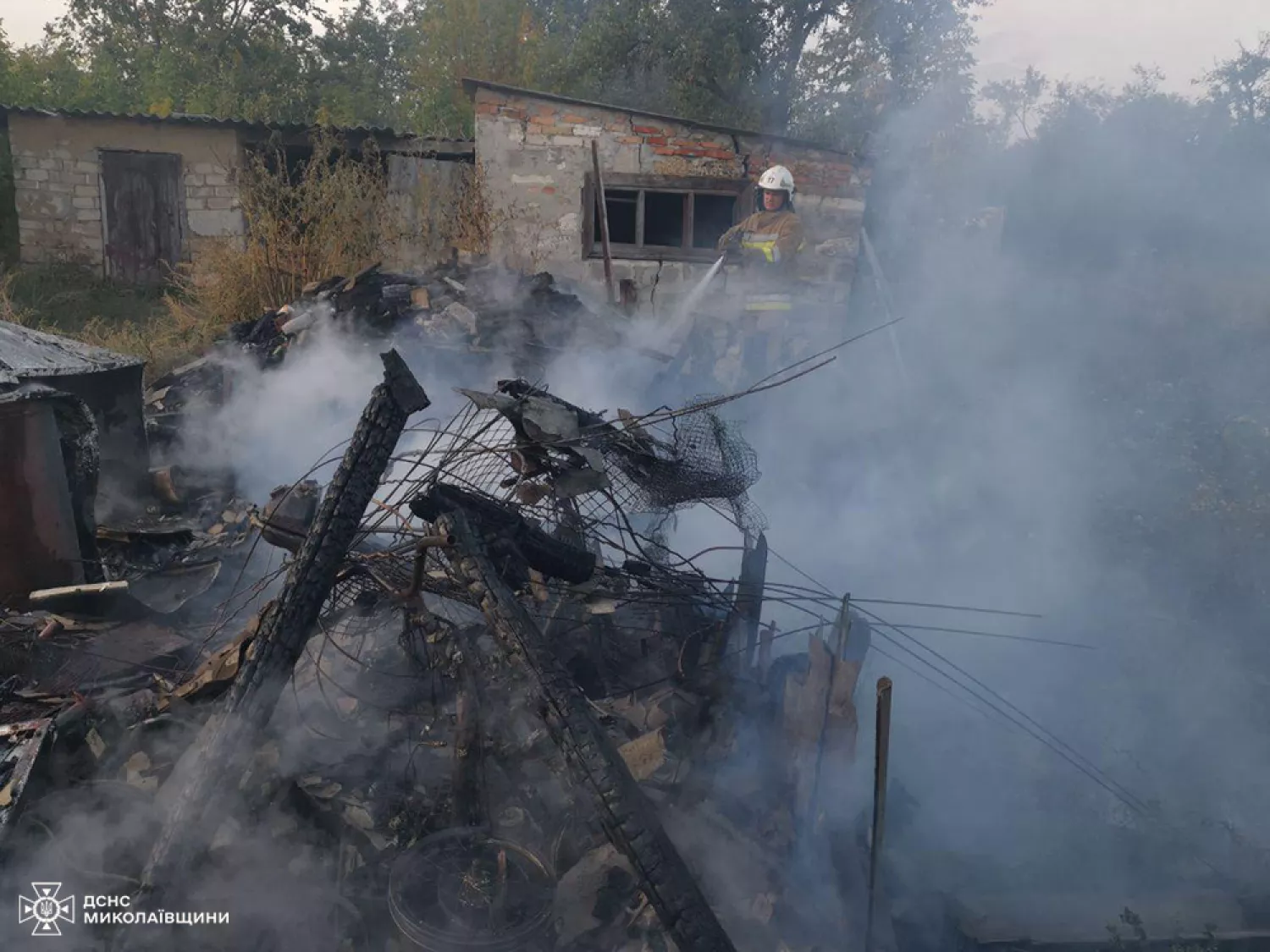 Вогонь на Миколаївщині: рятувальники приборкали 8 пожеж за добу, з них 7 — в екосистемах. Фото: ДСНС