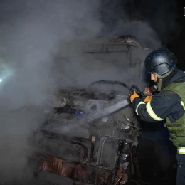 Пожежа в Одеській області внаслідок російського обстрілу, фото: ДСНС Одеської області