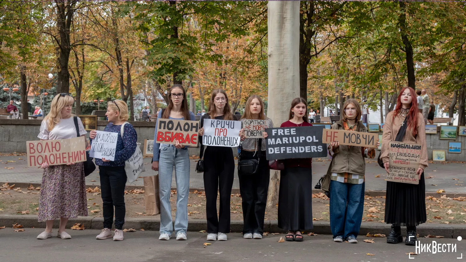 В центрі Миколаєва пройшла традиційна акція на підтримку військовополонених, фото: «МикВісті»