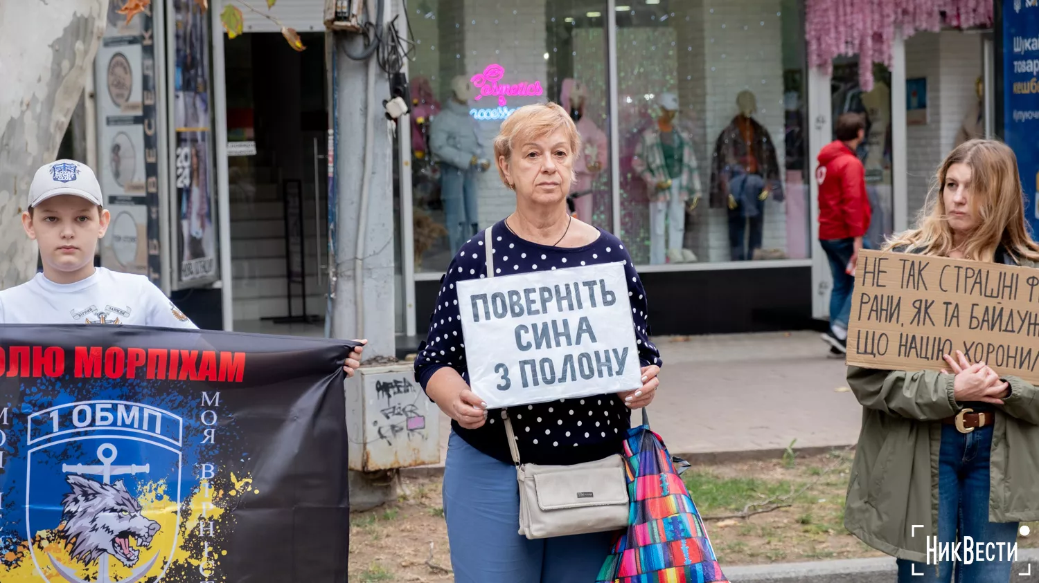 В центрі Миколаєва пройшла традиційна акція на підтримку військовополонених, фото: «МикВісті»