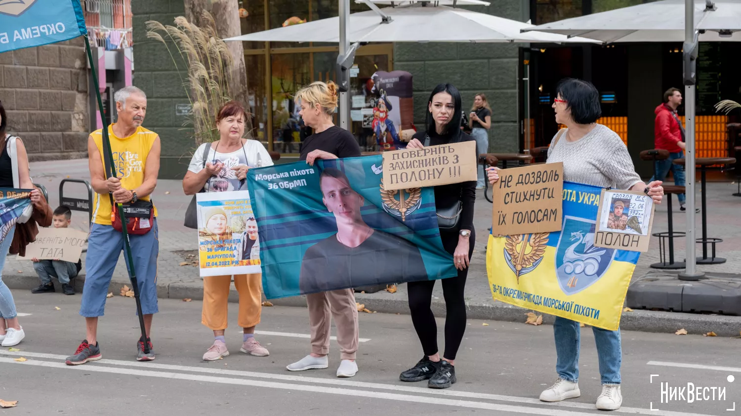 В центрі Миколаєва пройшла традиційна акція на підтримку військовополонених, фото: «МикВісті»