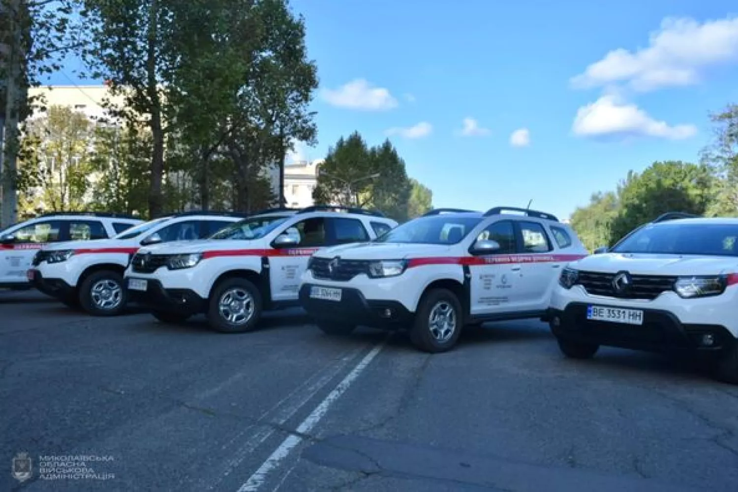 Медикам Николаевской области передали легковые автомобили. Фото: Николаевская ОВА