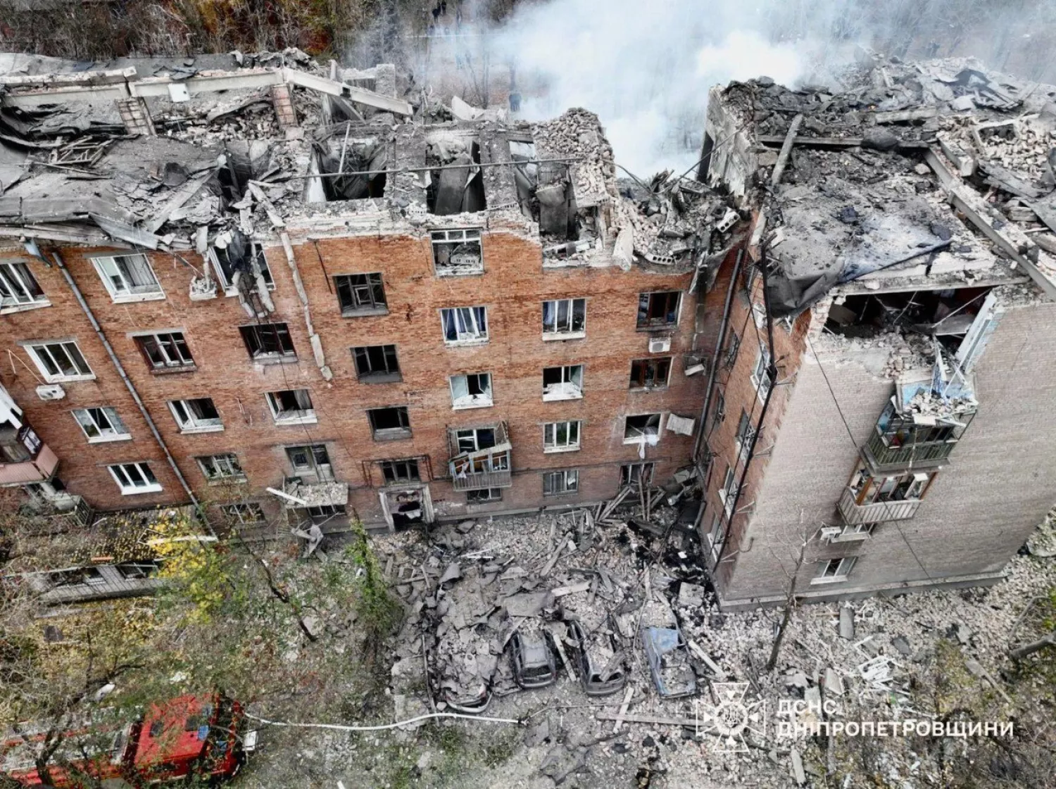 Consequences of the morning attack on Kpyvyi Rih. Photo: DSNS