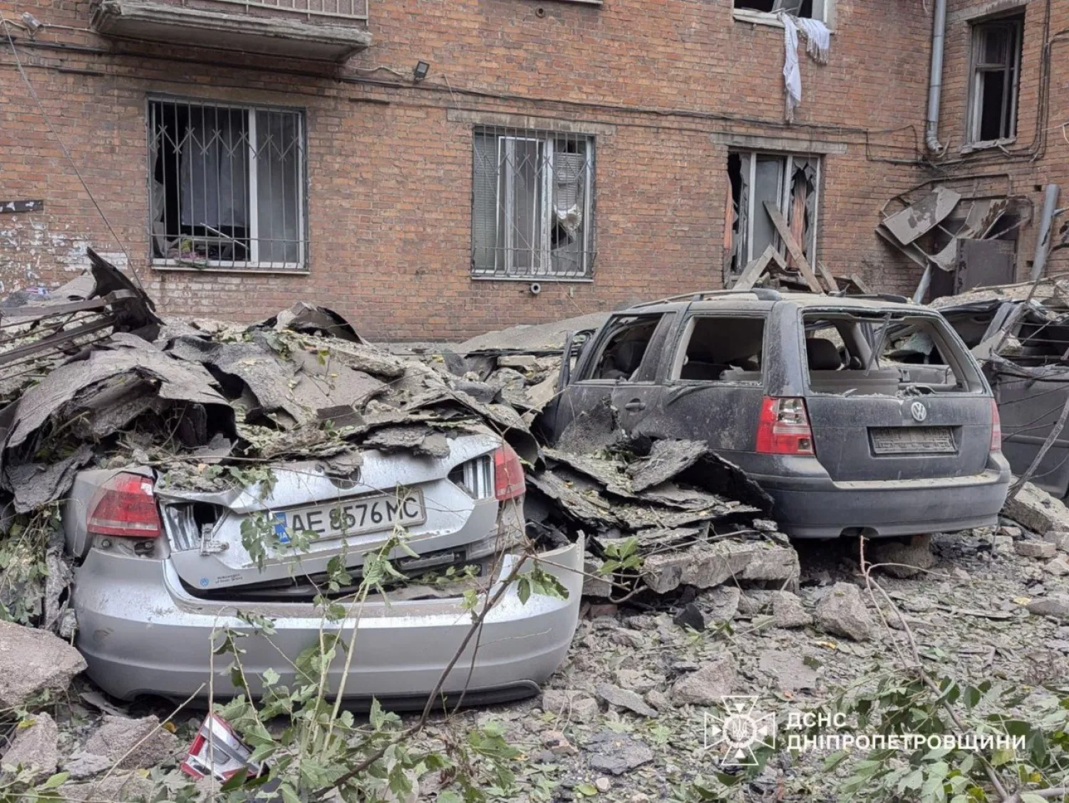 Consequences of the morning attack on Kpyvyi Rih. Photo: DSNS