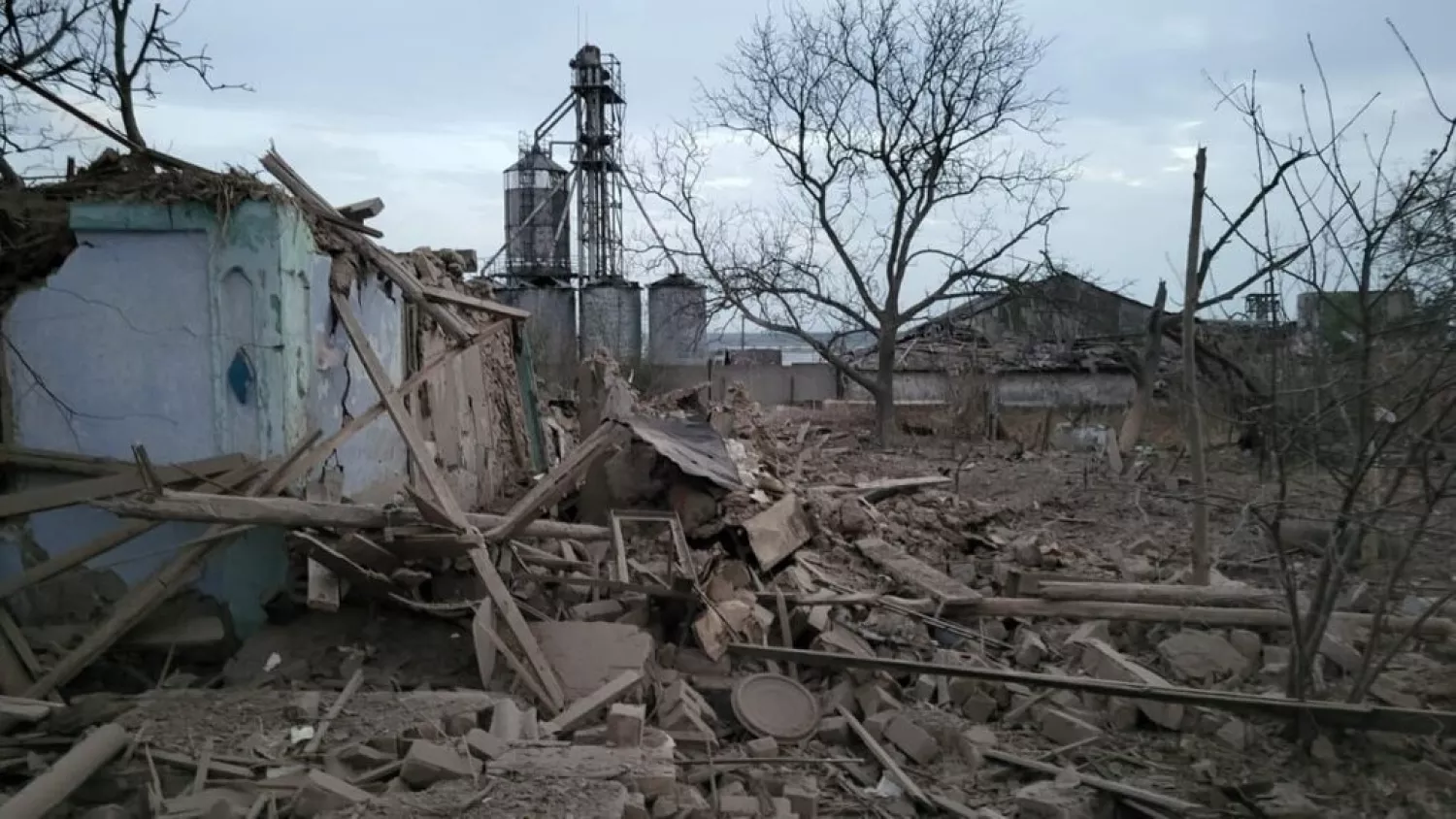 Consequences of one of the shelling of Kherson. Photo: police of the Kherson region