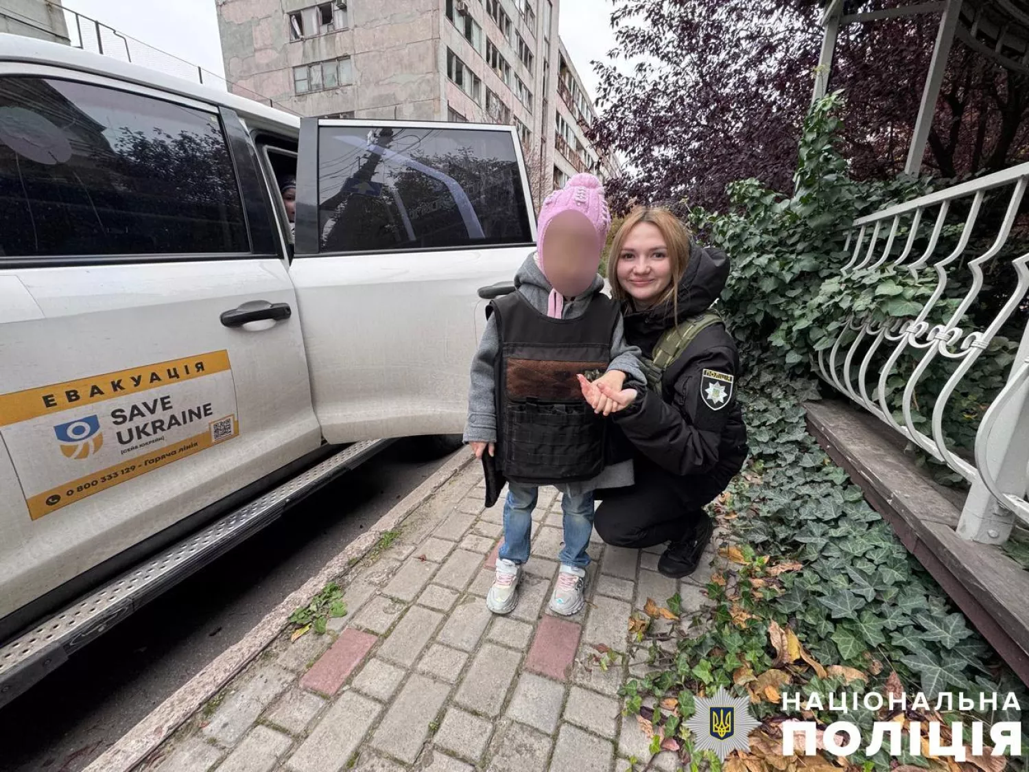 The family was evacuated from Antonivka. Photo: press service of the National Police