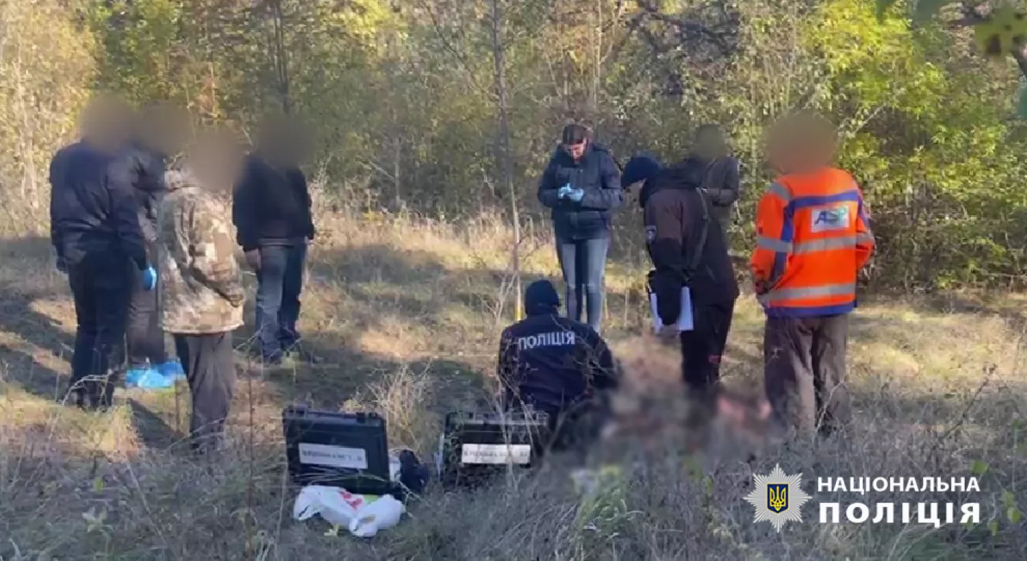 На Одещині у лісопосадці виявили понівечене та обгоріле тіло людини. Фото: Нацполіція