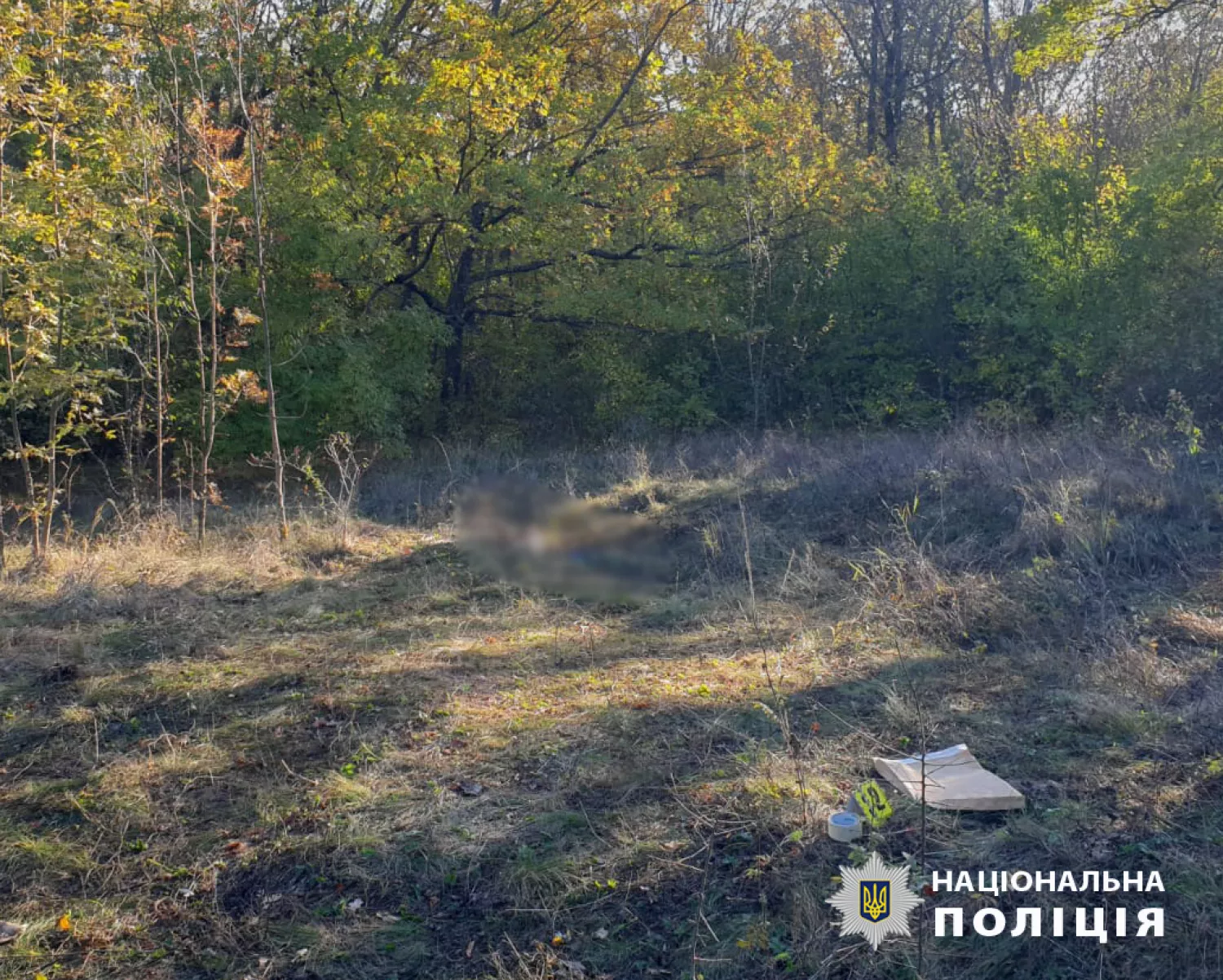 На Одещині у лісопосадці виявили понівечене та обгоріле тіло людини. Фото: Нацполіція