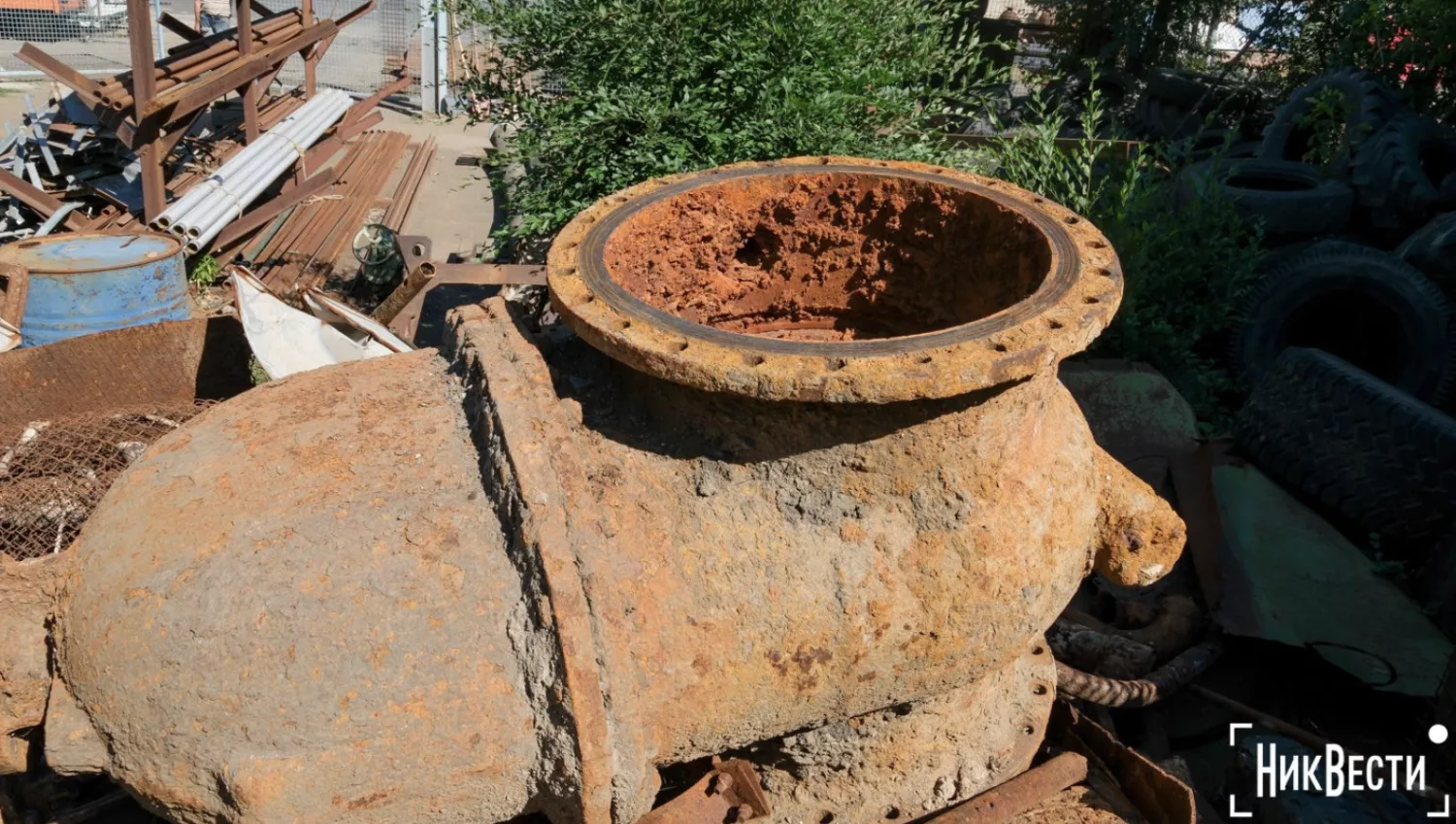 Pipes damaged by salt water stored at Mykolaivvodokanal enterprise, August 2024, photo «NikVesti"