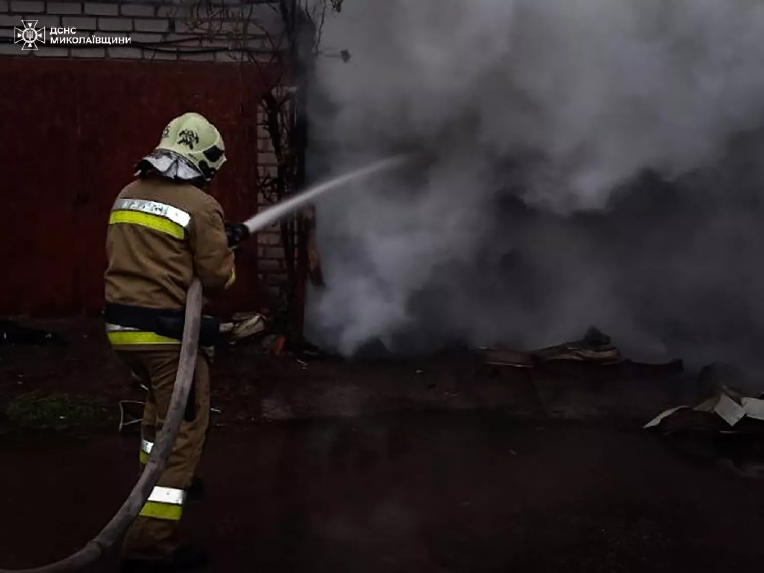 В Николаевской области два человека получили ожоги из-за пожаров. Фото: пресс-служба ГСЧС в Николаевской области