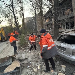 Комунальні служби продовжують розбирати завали. Фото: пресслужба Одеської міської ради