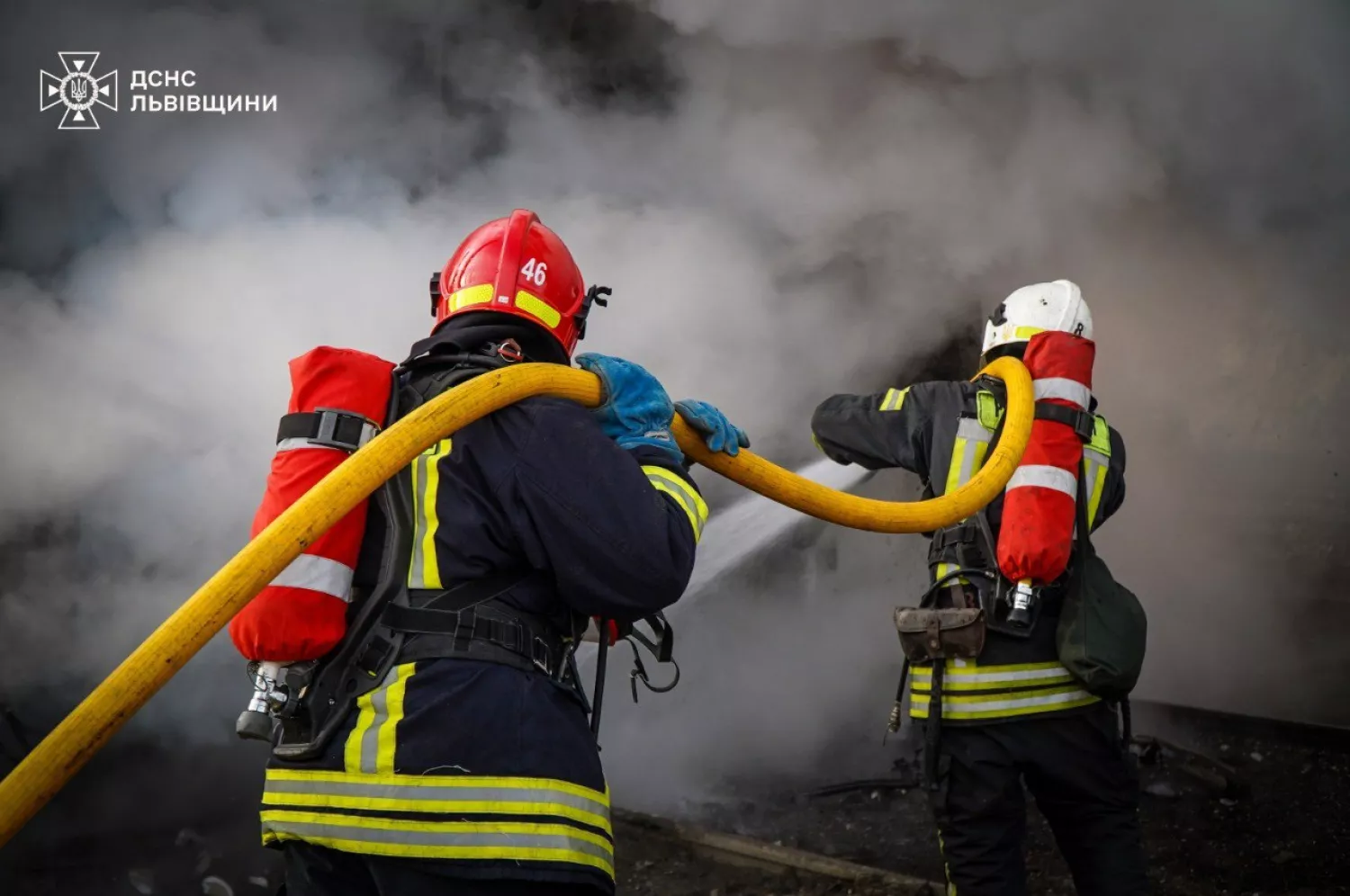 Спасатели ликвидируют последствия массированного удара по всей Украине. Фото: пресс-служба ГСЧС