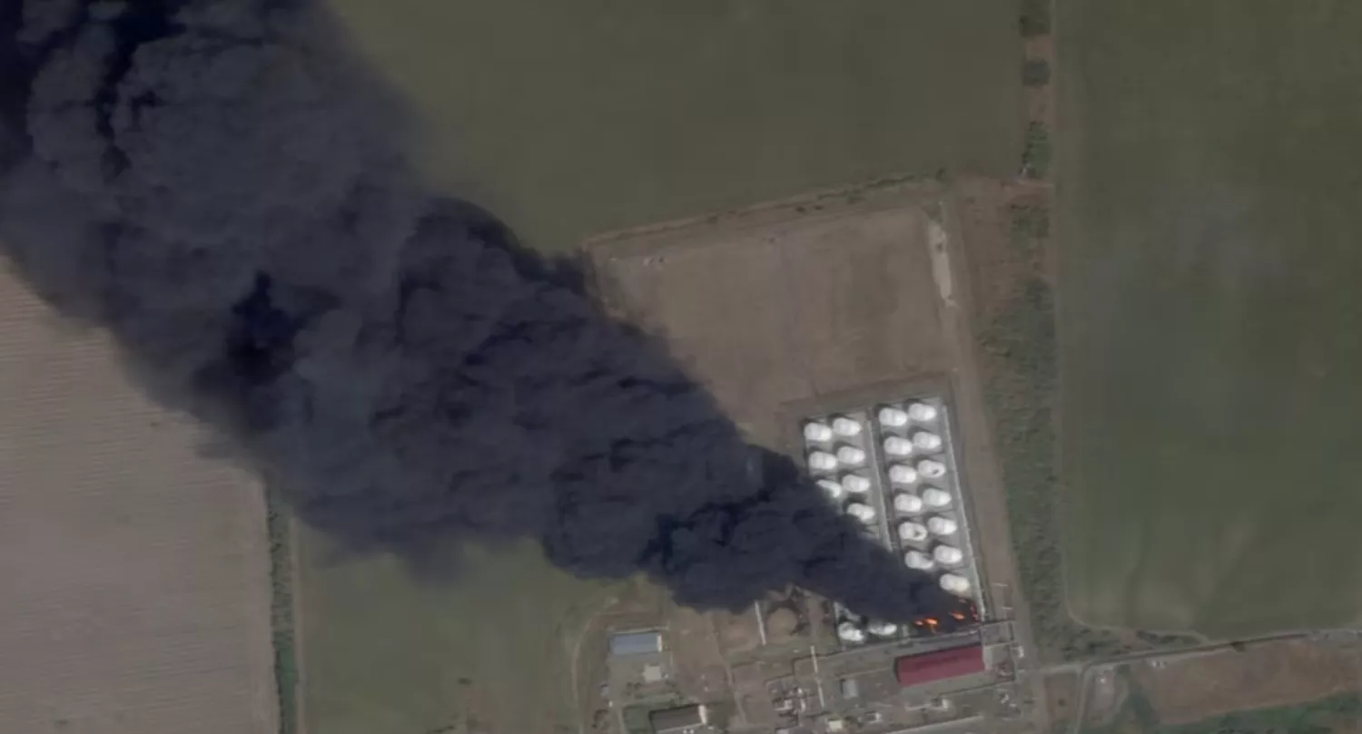 A satellite image shows smoke and fire at an oil depot in the Kamian district of Rostov region, Russia, on August 28, 2024. Photo: Reuters