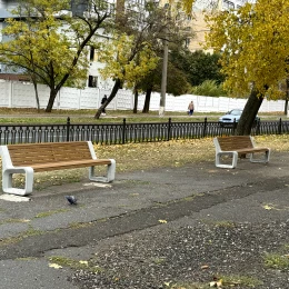 В Николаеве на бульвар вдоль Центрального проспекта вернули скамейки. Фото «НикВести»