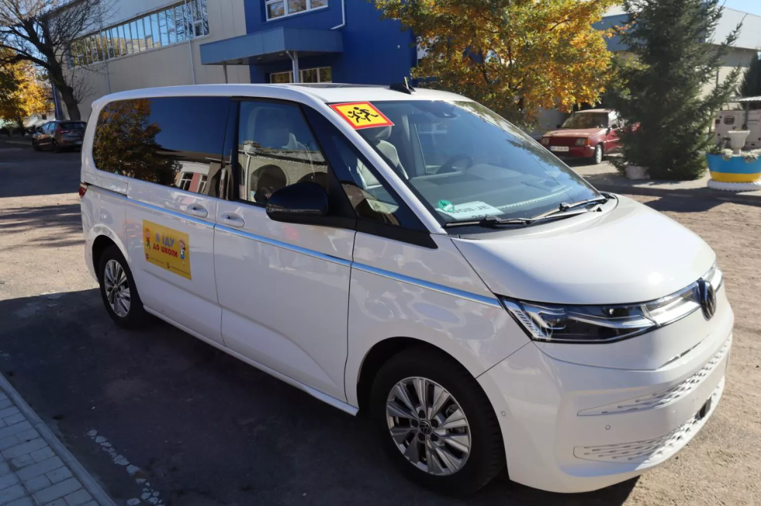 Voznesensk Gymnasium received a minibus. Photo: press service of the Voznesensk City Council.