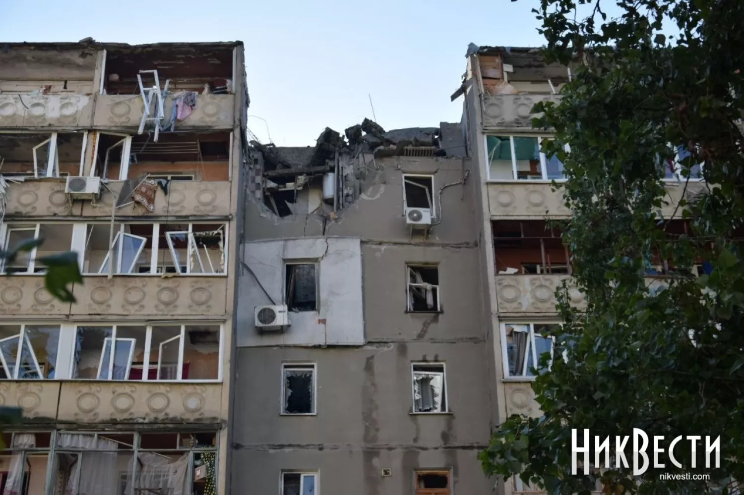 A high-rise building damaged by shelling in Mykolaiv, photo «NikVesti"