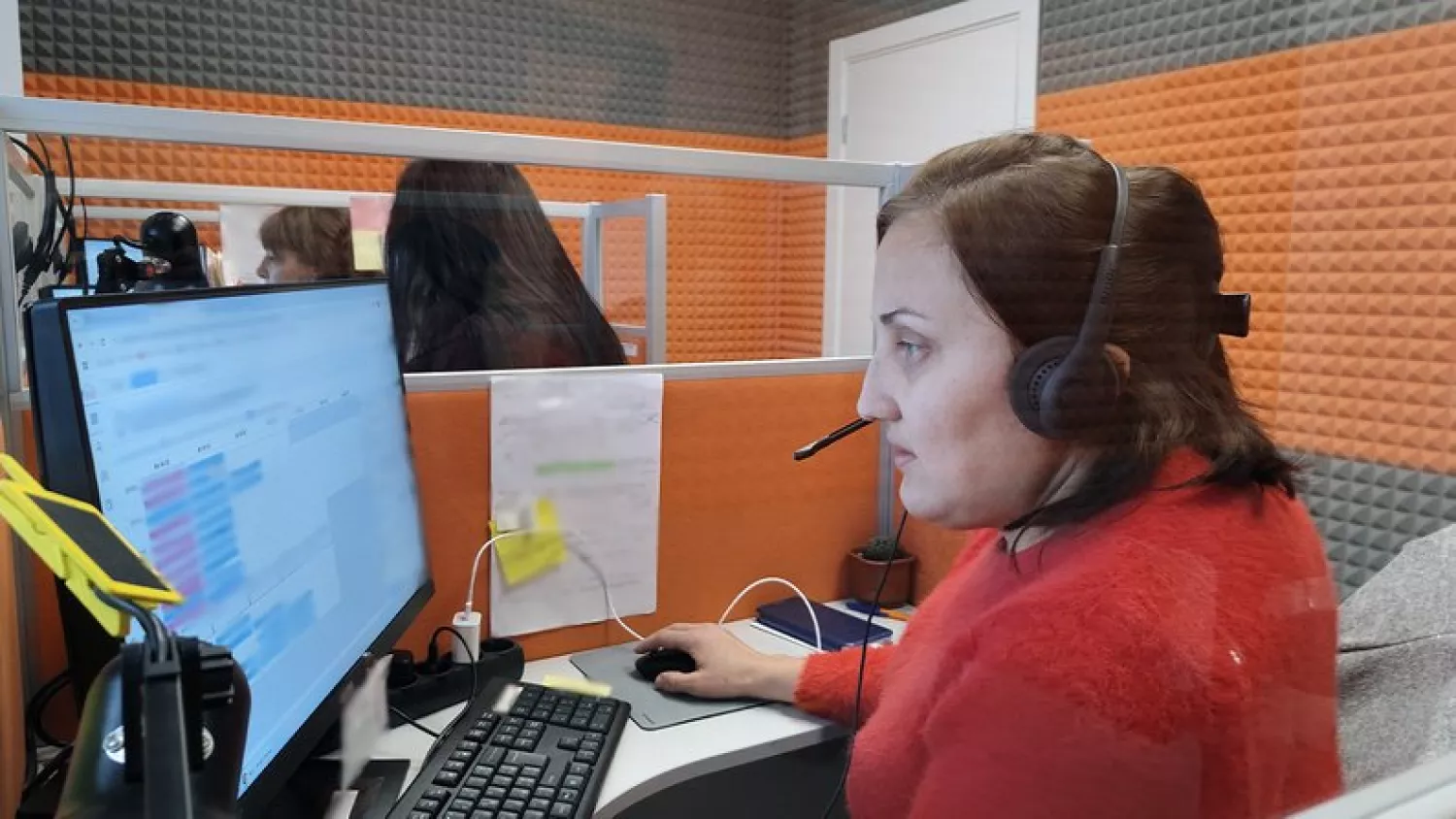 A call center operates in the Domanivskyi community. Photo: Fedir Bondar/Public Mykolaiv